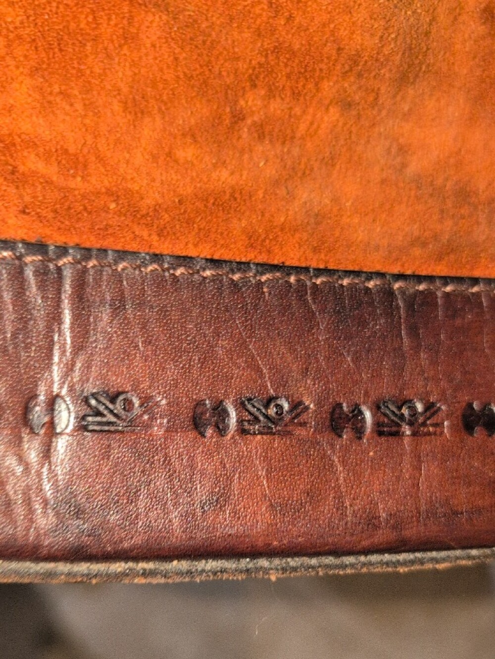Manta Medallion Cinch Bucket Bag - Vintage - Picture 9 of 14